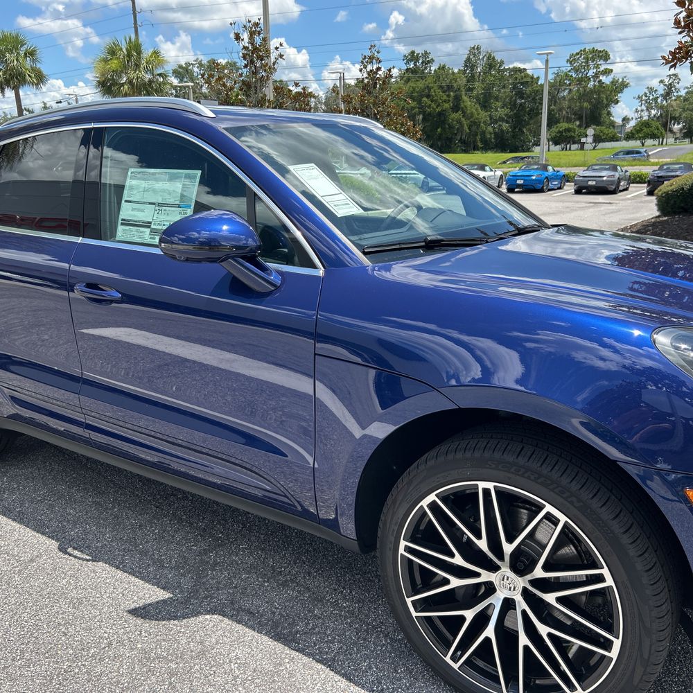 2024 Porsche Macan Base