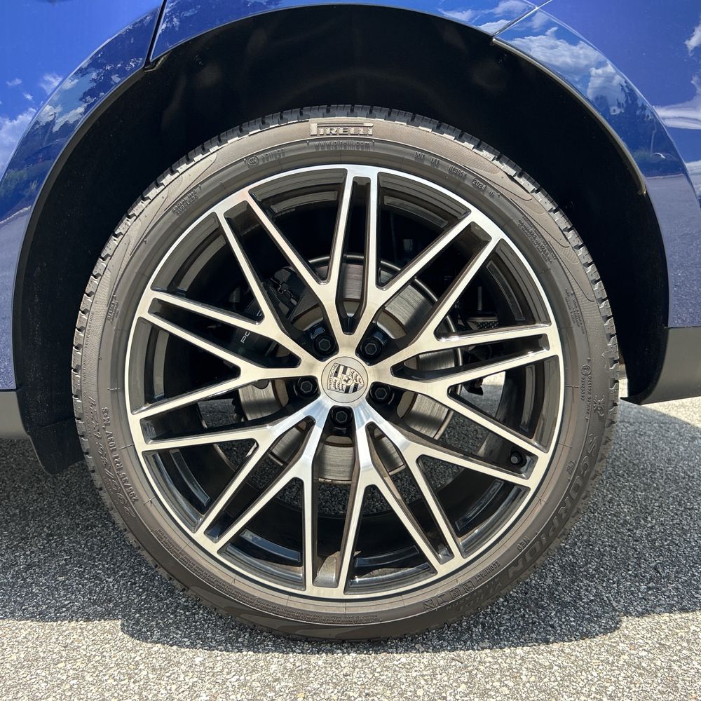 2024 Porsche Macan Base