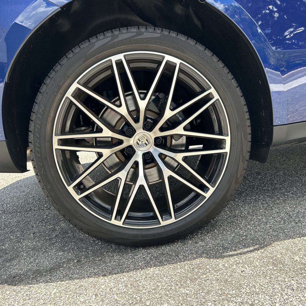 2024 Porsche Macan Base