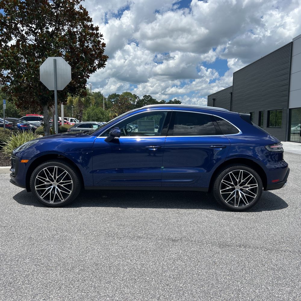 2024 Porsche Macan Base