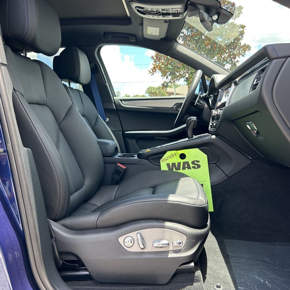 2024 Porsche Macan Base