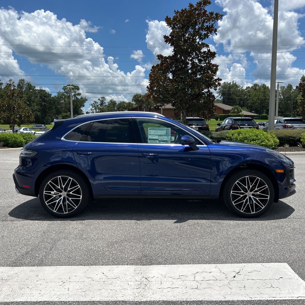2024 Porsche Macan Base