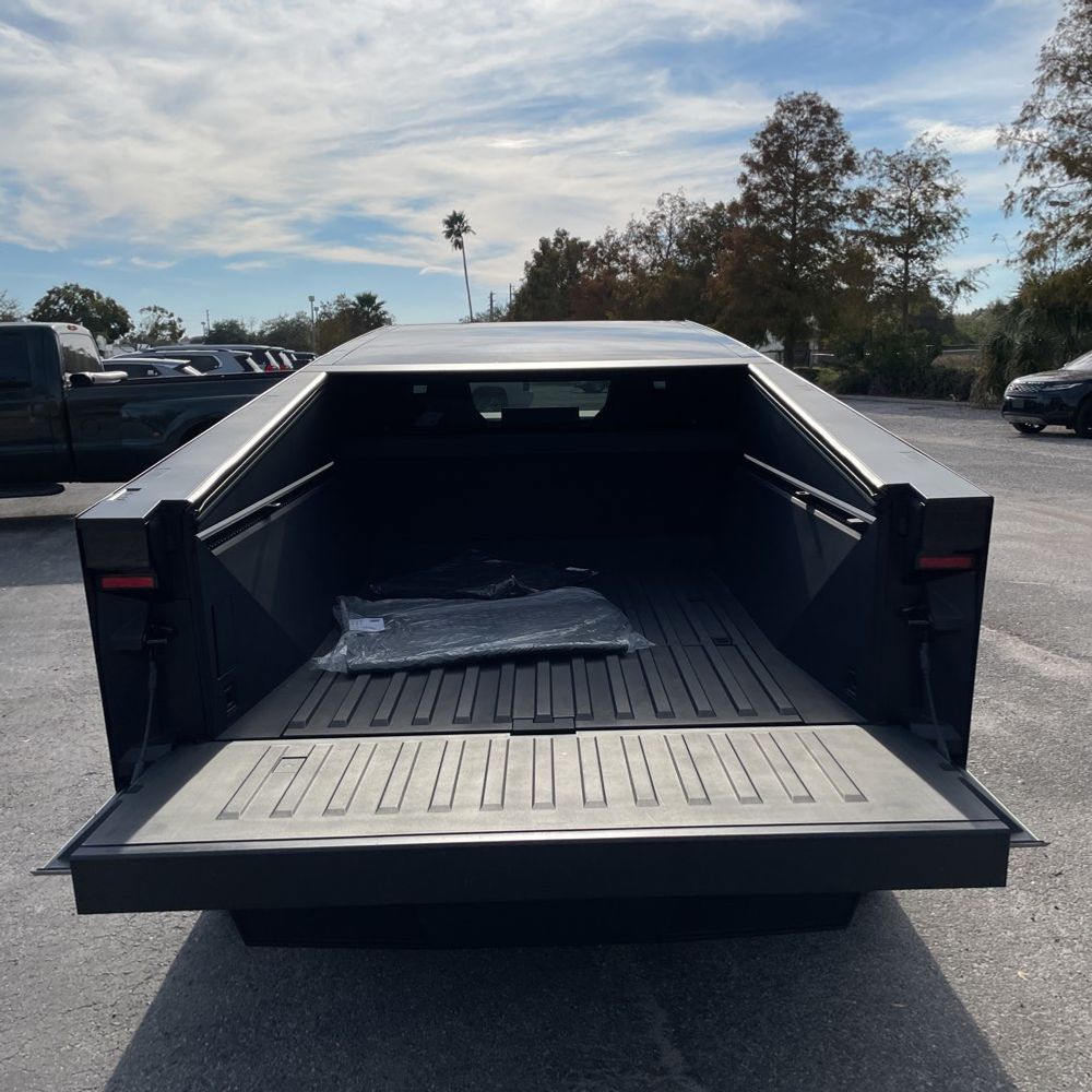 2024 Tesla Cybertruck Base