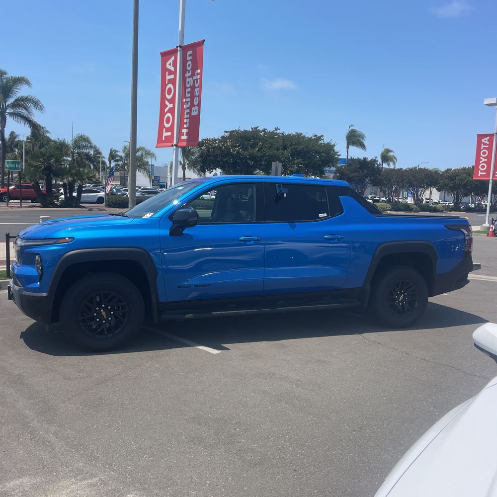 2025 Chevrolet Silverado EV LT