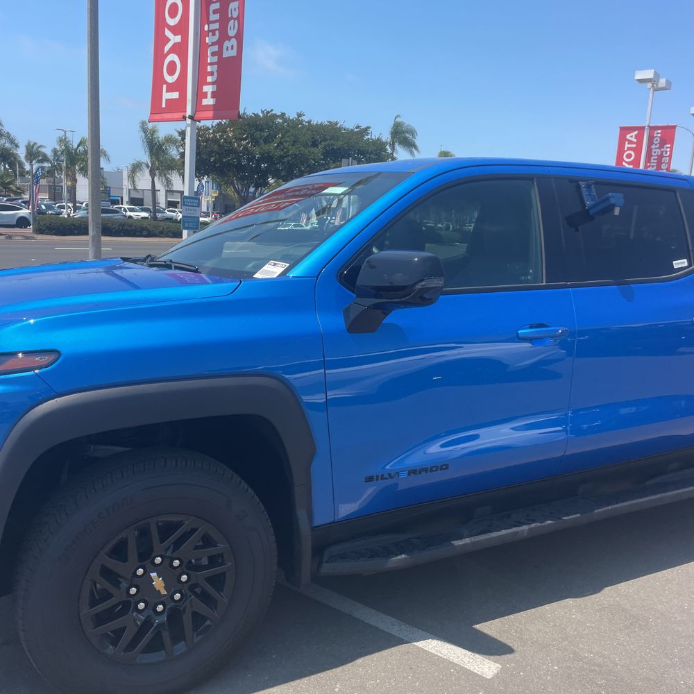 2025 Chevrolet Silverado EV LT