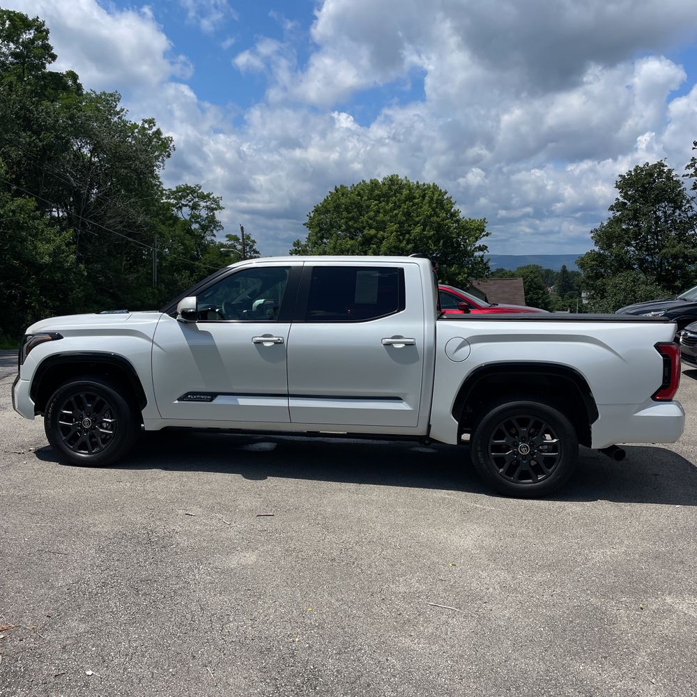 2024 Toyota Tundra Platinum HV