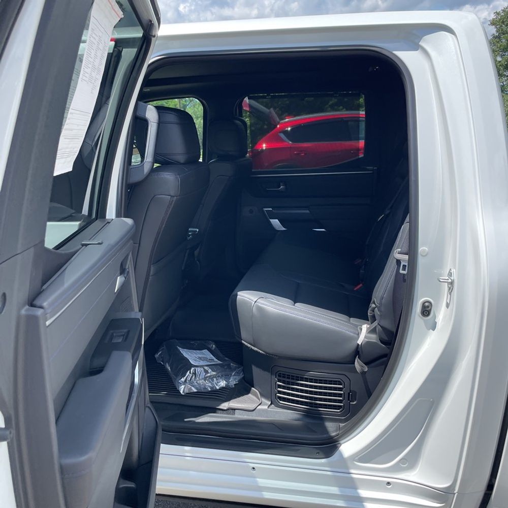 2024 Toyota Tundra Platinum HV