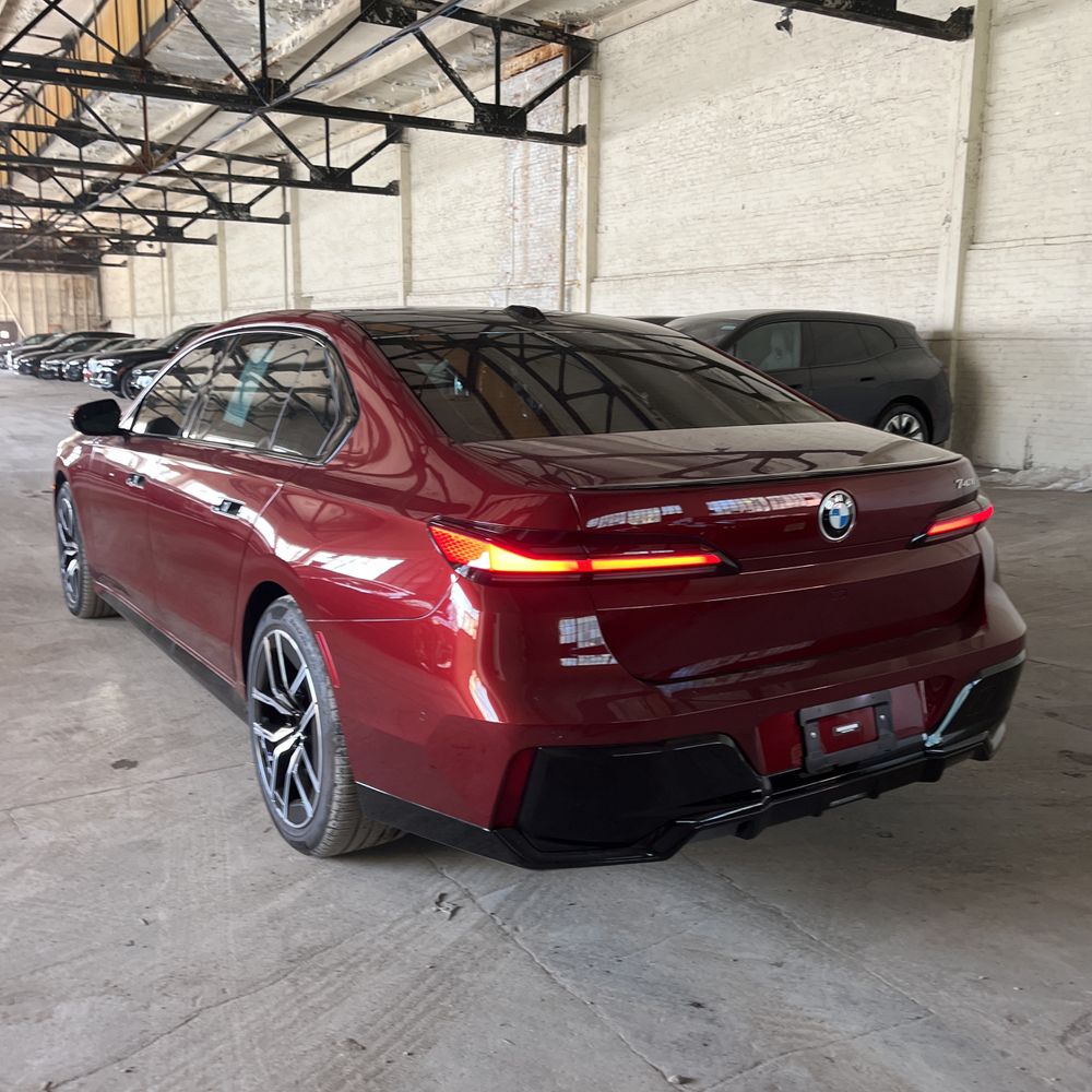 2023 BMW 7-Series 740i