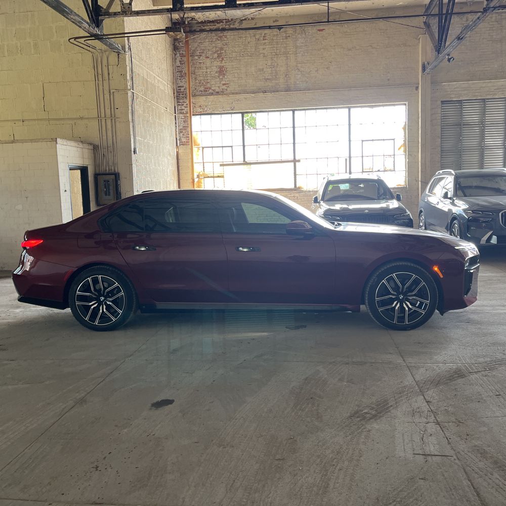 2023 BMW 7-Series 740i