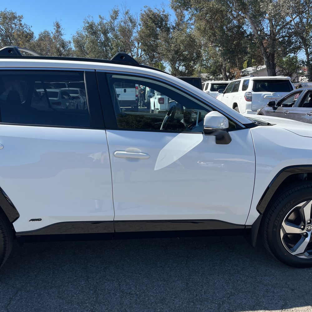 2025 Toyota RAV4 Plug-in Hybrid SE