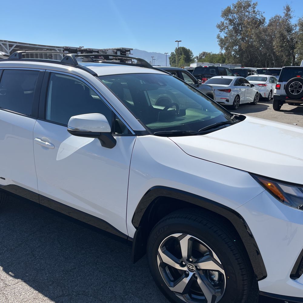 2025 Toyota RAV4 Plug-in Hybrid SE