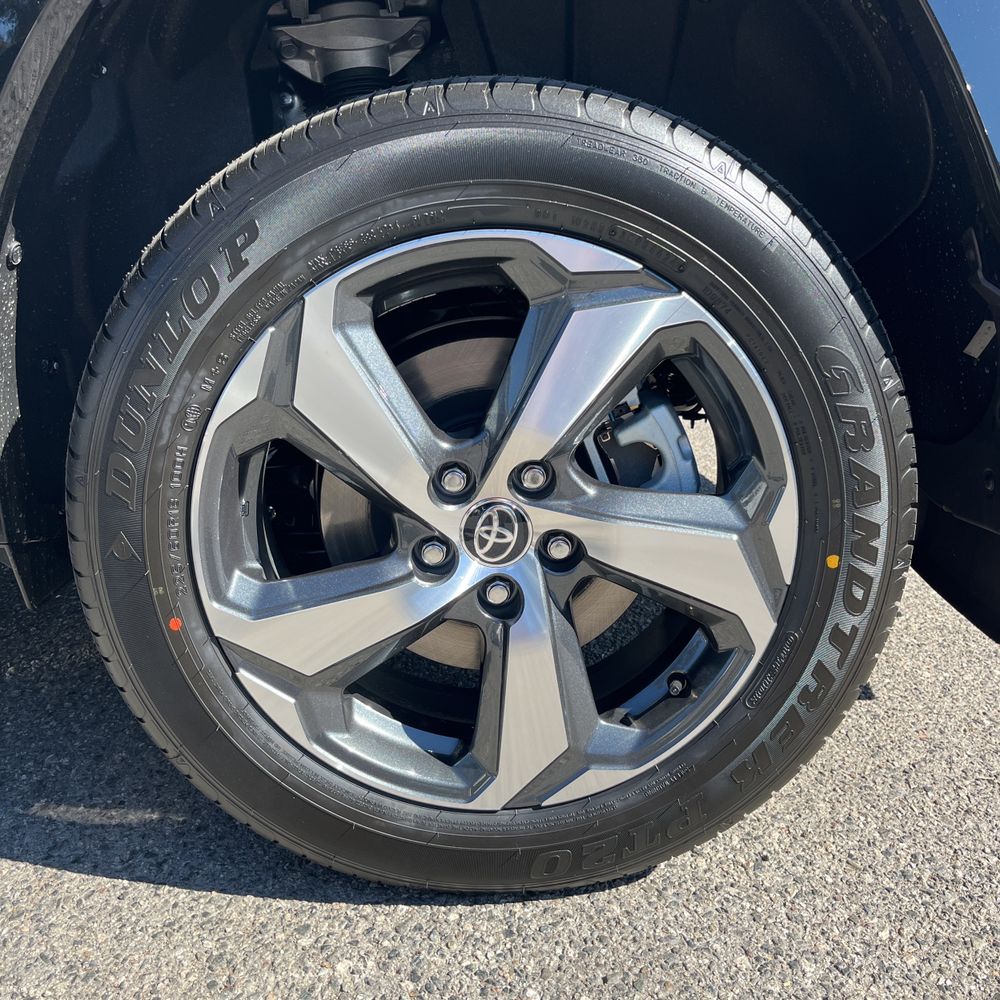 2025 Toyota RAV4 Plug-in Hybrid SE