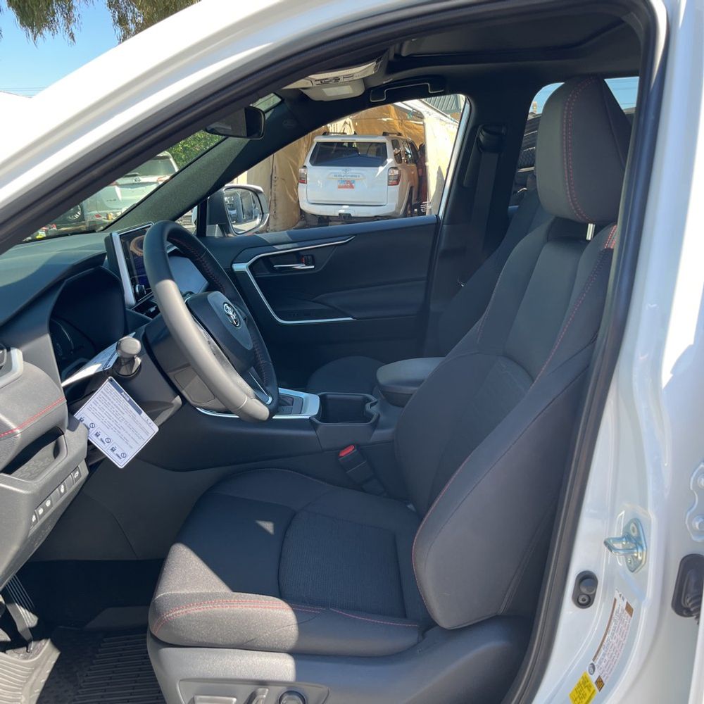 2025 Toyota RAV4 Plug-in Hybrid SE