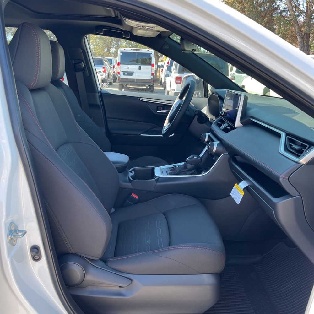 2025 Toyota RAV4 Plug-in Hybrid SE