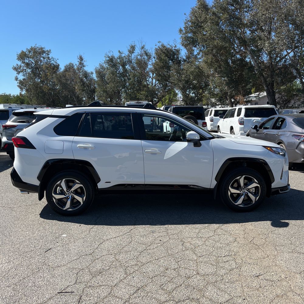 2025 Toyota RAV4 Plug-in Hybrid SE