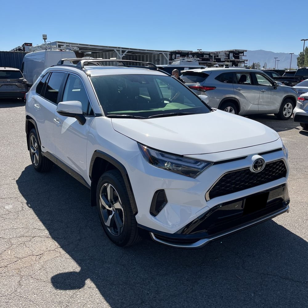 2025 Toyota RAV4 Plug-in Hybrid SE