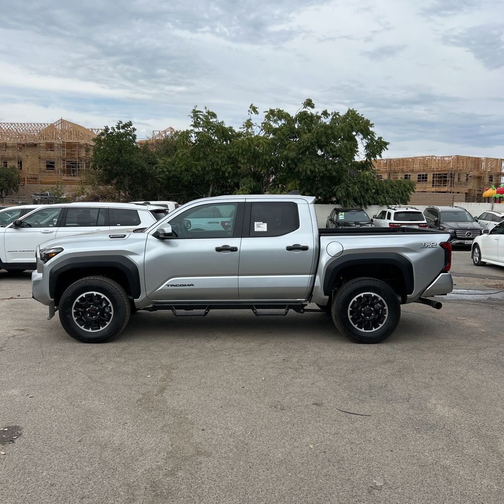 2025 Toyota Tacoma TRD Off-Road HV