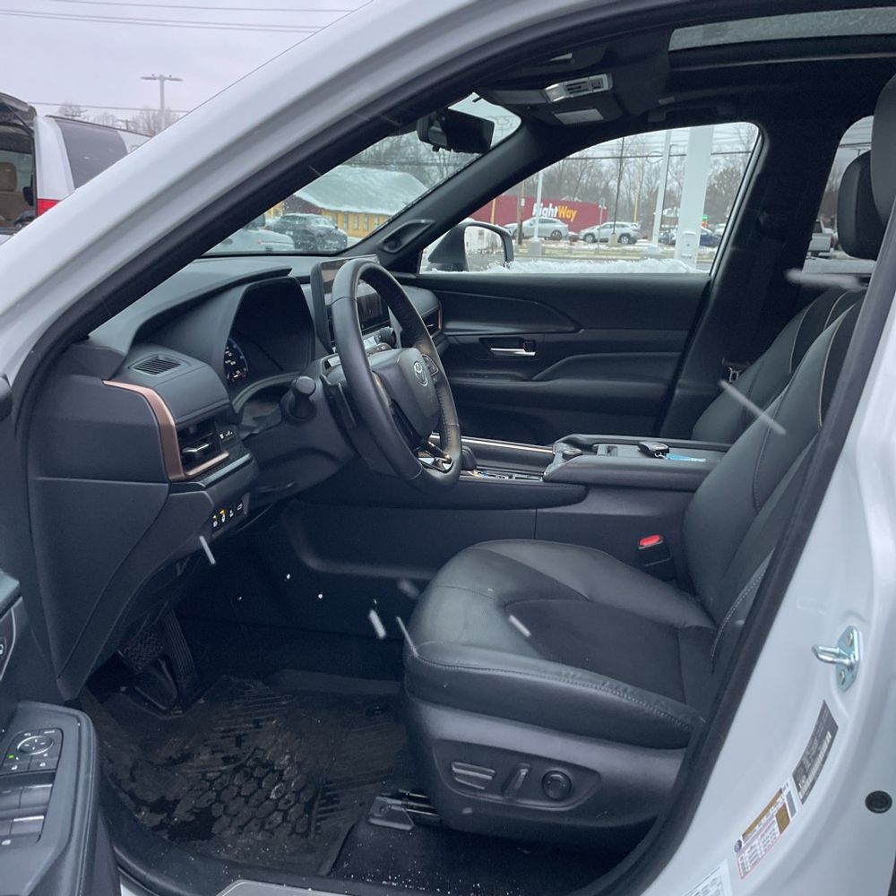 2024 Toyota Grand Highlander Platinum Hybrid Max