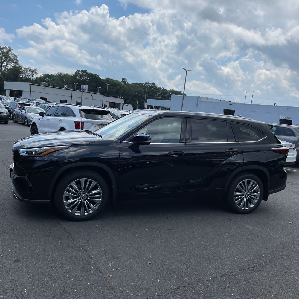 2025 Toyota Highlander Platinum