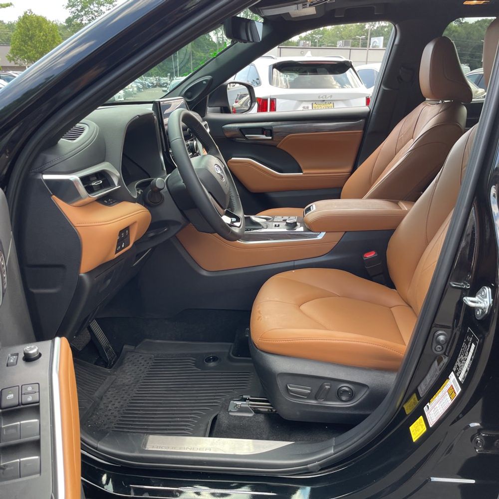 2025 Toyota Highlander Platinum