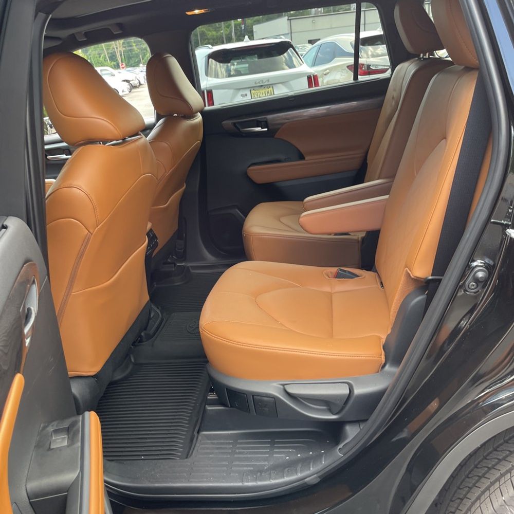 2025 Toyota Highlander Platinum