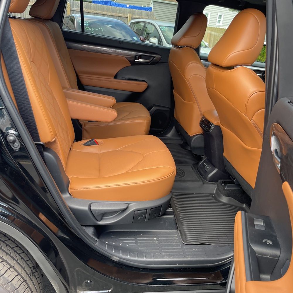 2025 Toyota Highlander Platinum