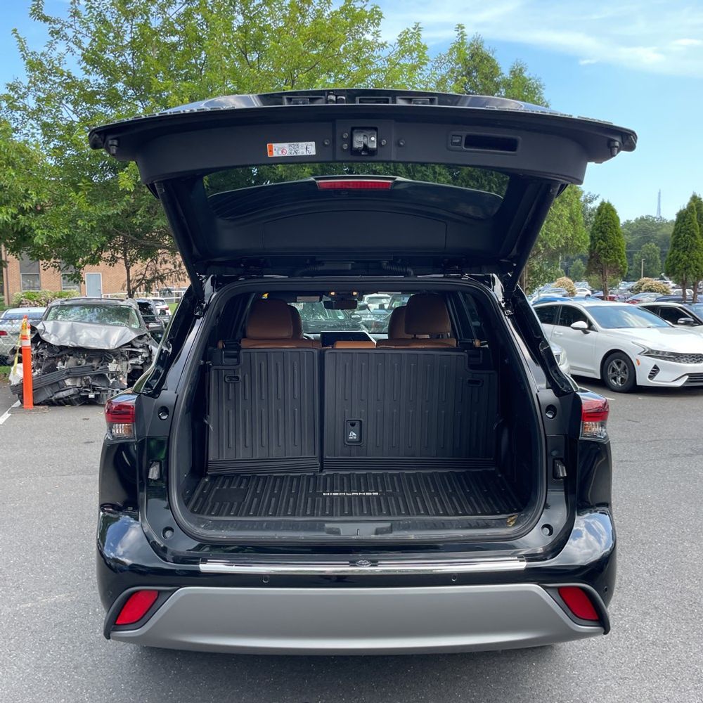 2025 Toyota Highlander Platinum
