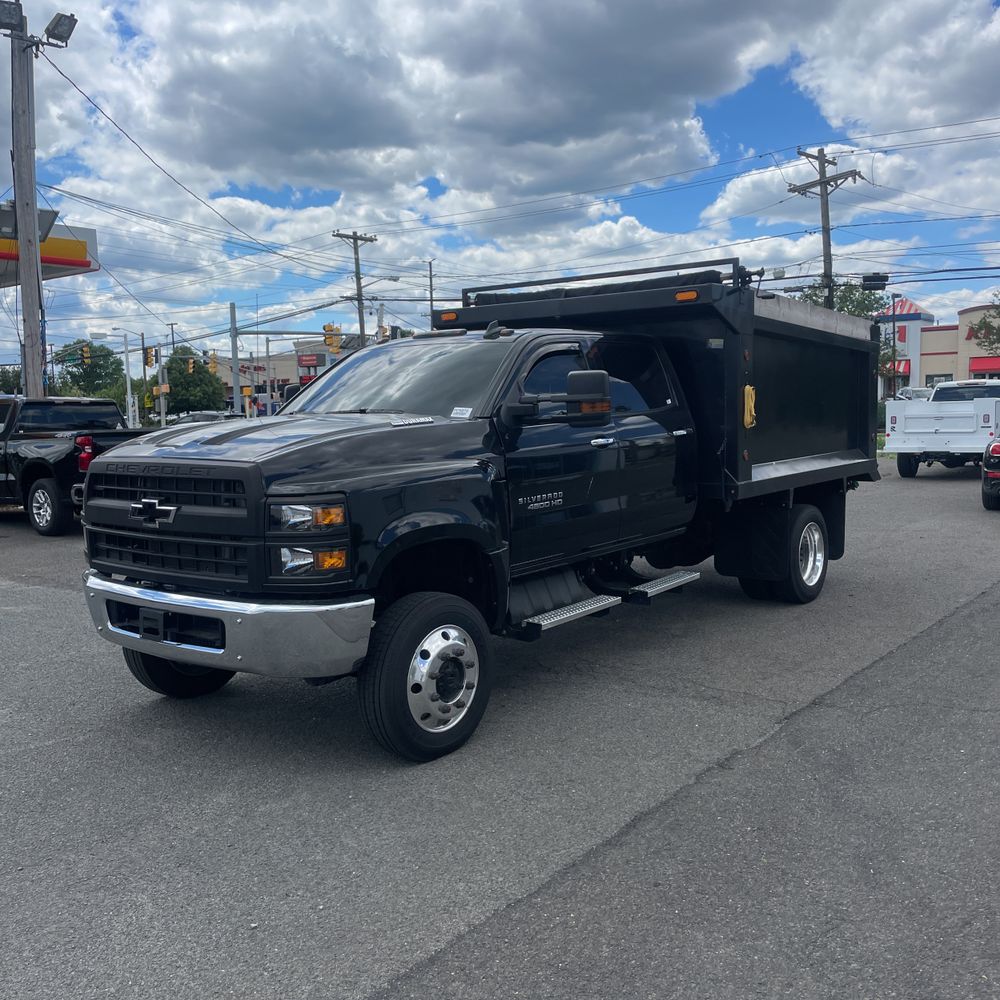 2023 Chevrolet Silverado 4500 LT