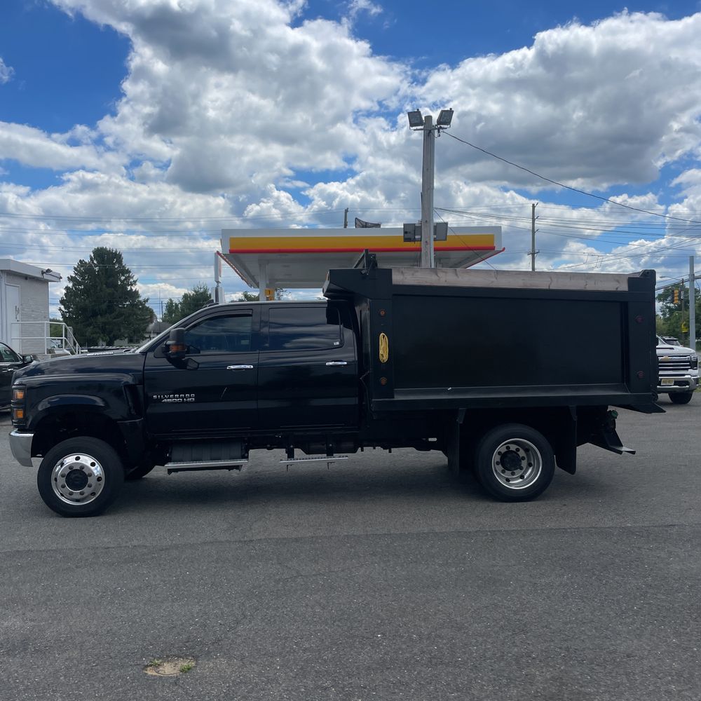 2023 Chevrolet Silverado 4500 LT