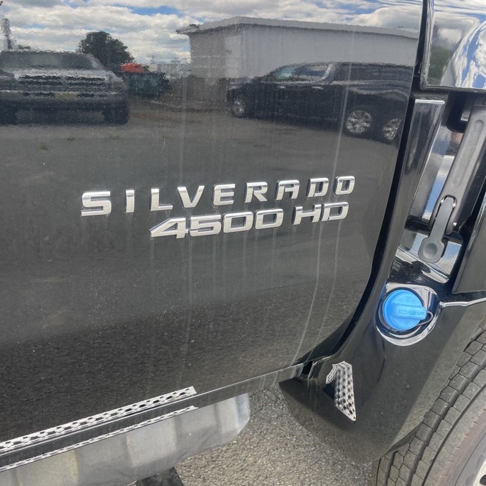 2023 Chevrolet Silverado 4500 LT