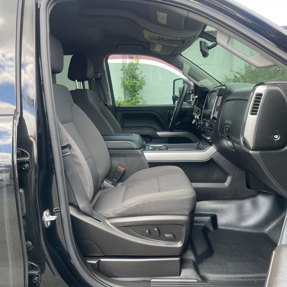 2023 Chevrolet Silverado 4500 LT