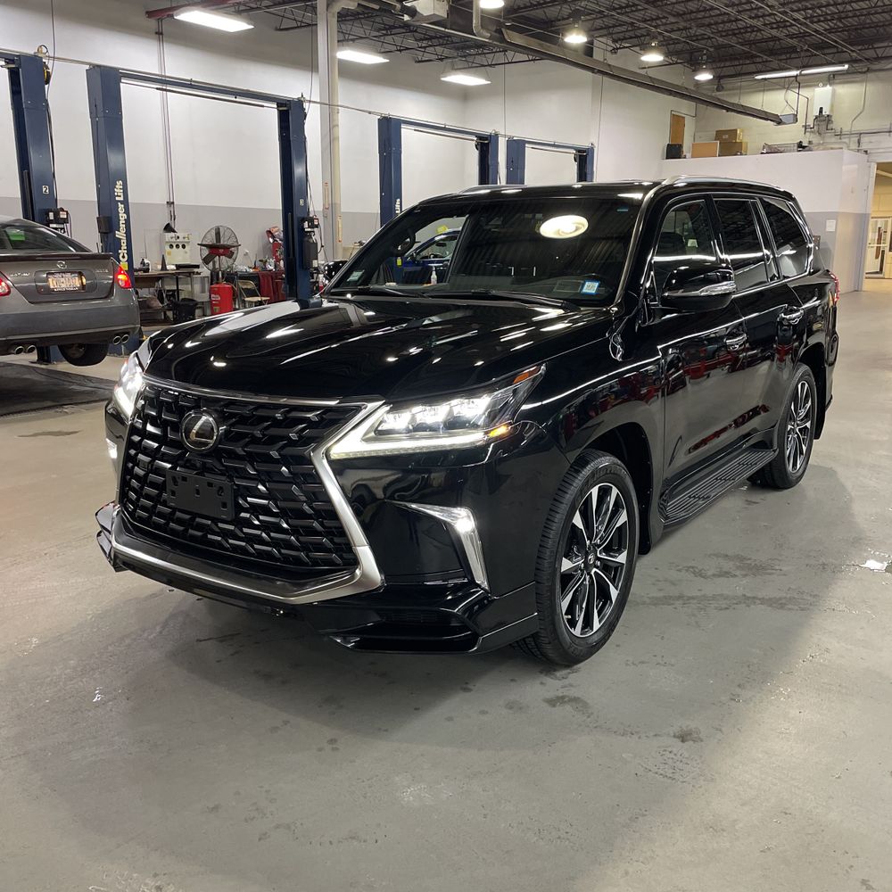 2021 Lexus LX 570 Three-Row