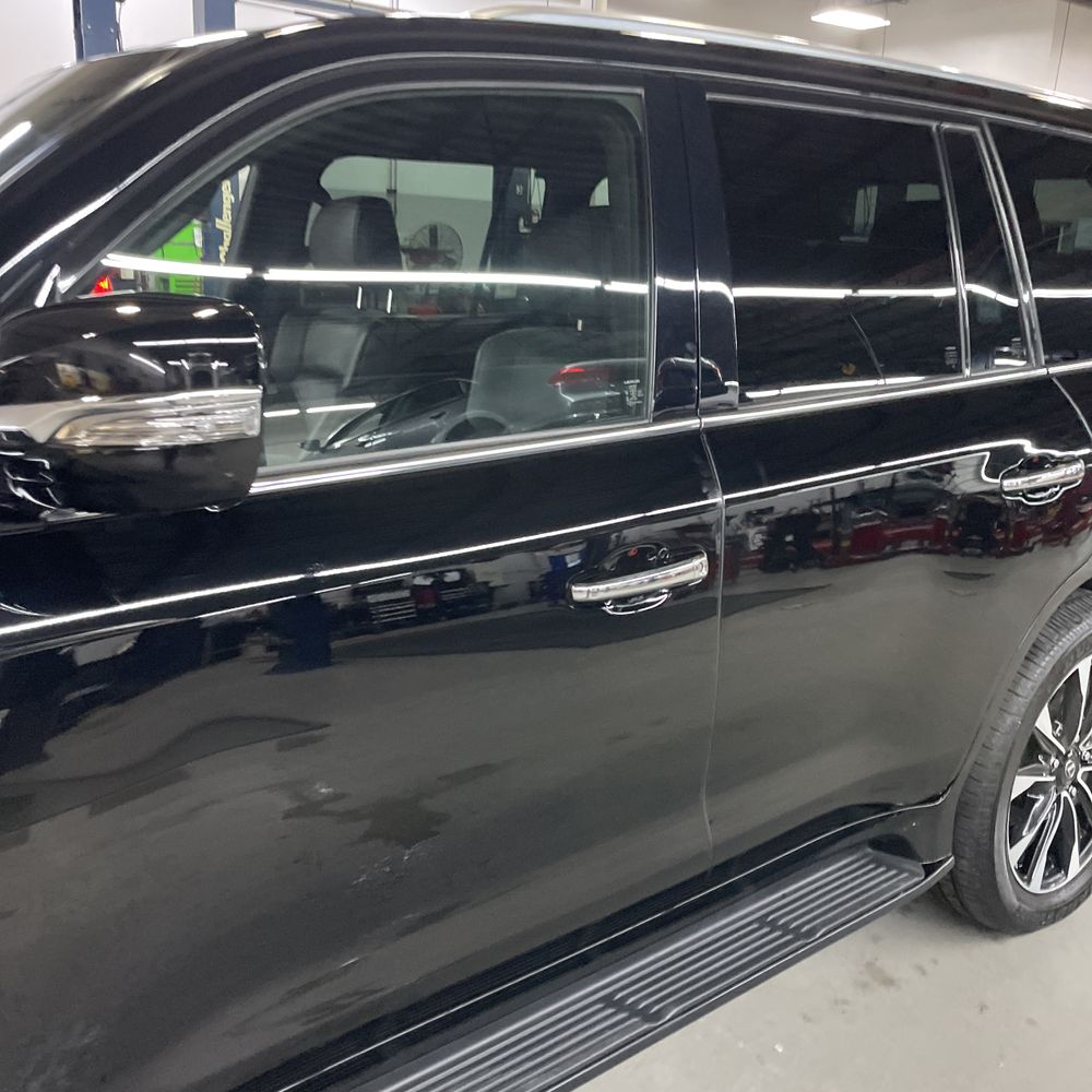 2021 Lexus LX 570 Three-Row
