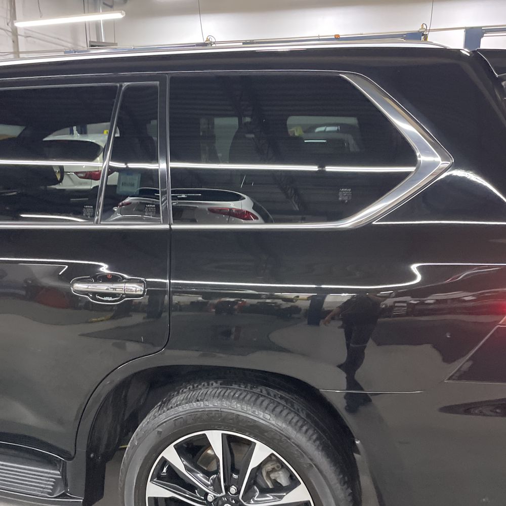 2021 Lexus LX 570 Three-Row