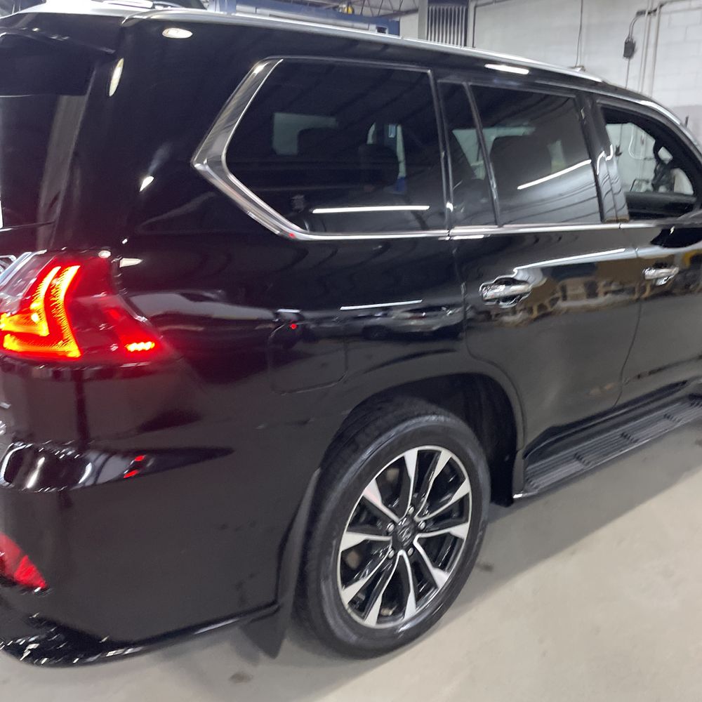 2021 Lexus LX 570 Three-Row