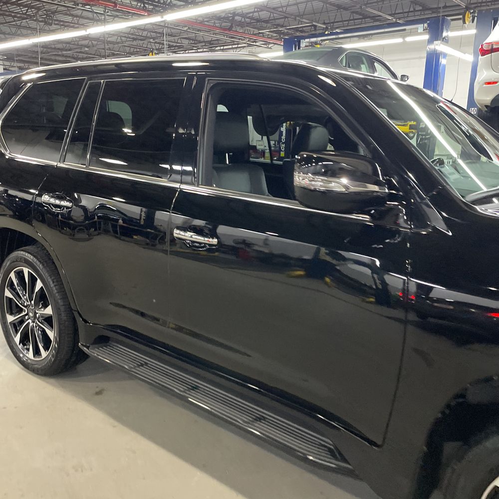 2021 Lexus LX 570 Three-Row
