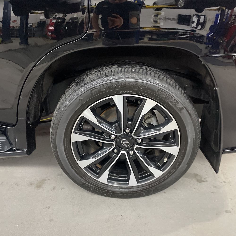 2021 Lexus LX 570 Three-Row