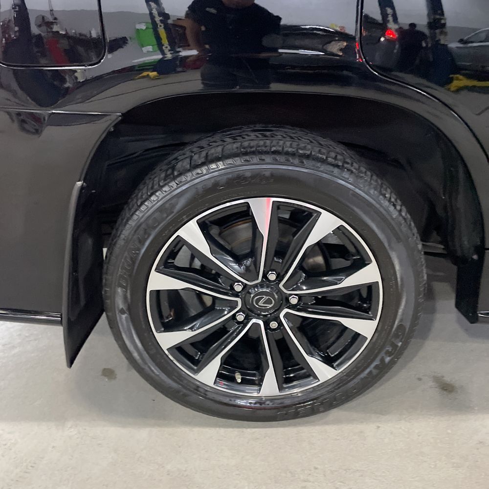 2021 Lexus LX 570 Three-Row