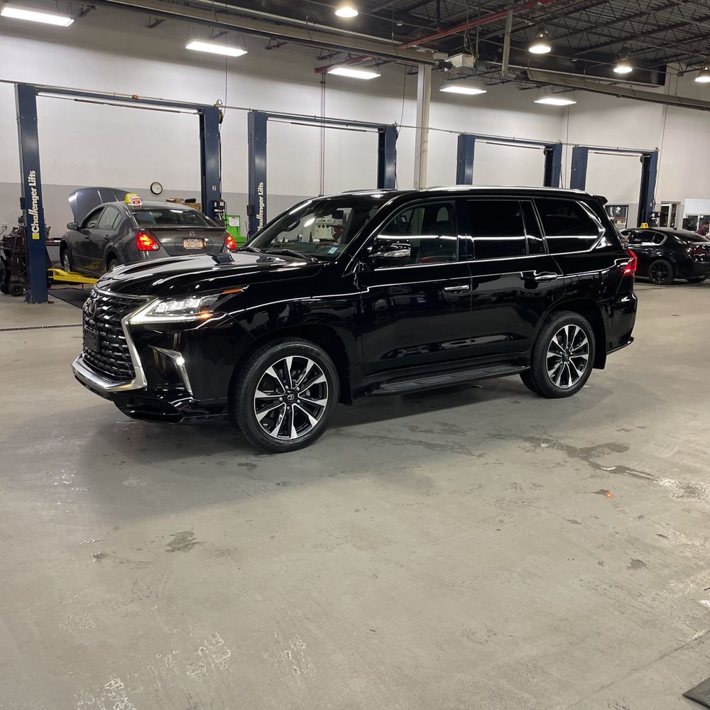 2021 Lexus LX 570 Three-Row