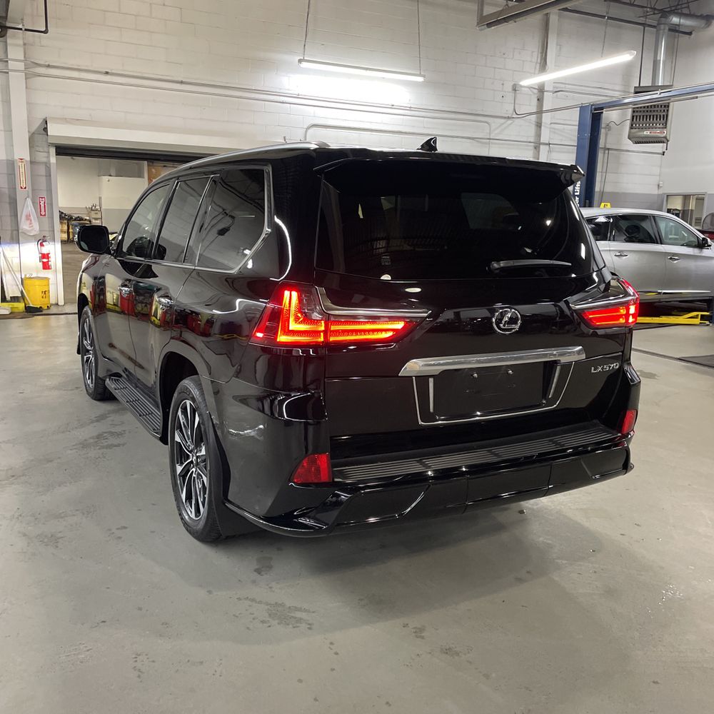 2021 Lexus LX 570 Three-Row