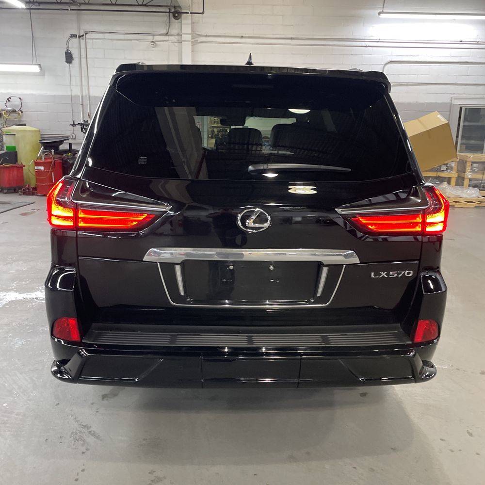 2021 Lexus LX 570 Three-Row