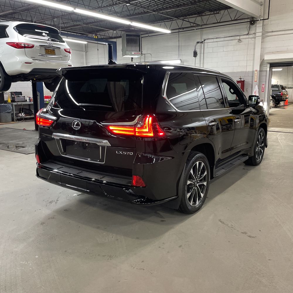 2021 Lexus LX 570 Three-Row