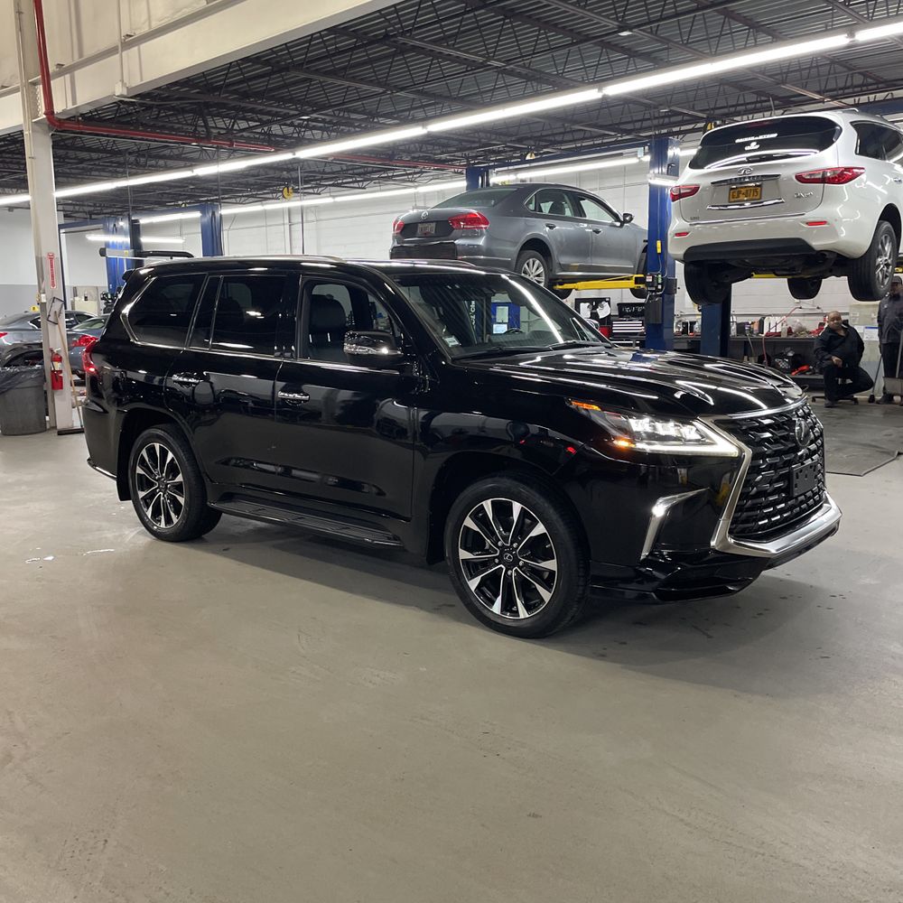 2021 Lexus LX 570 Three-Row