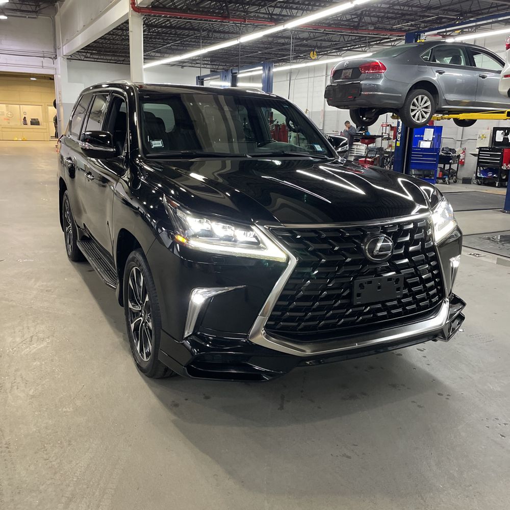2021 Lexus LX 570 Three-Row