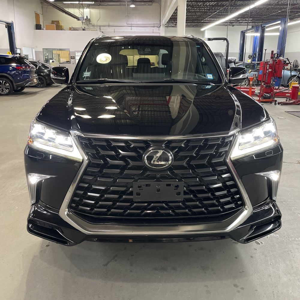 2021 Lexus LX 570 Three-Row