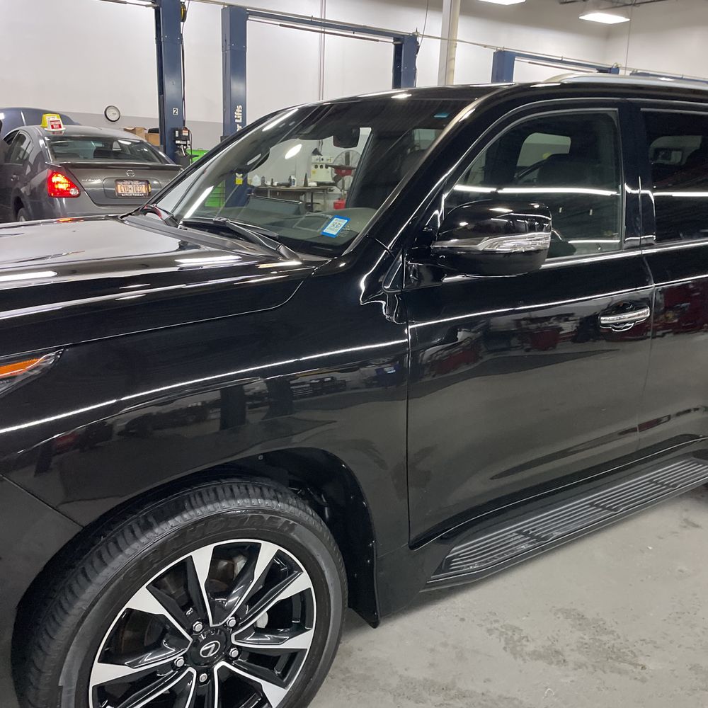 2021 Lexus LX 570 Three-Row