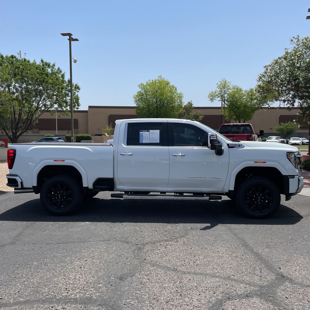 2024 GMC Sierra 2500HD Denali