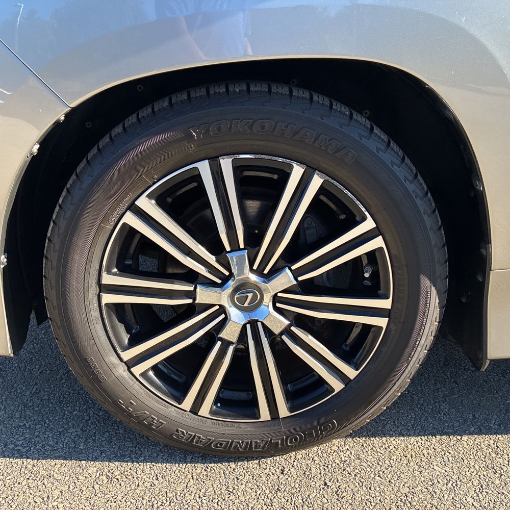 2019 Lexus LX 570 Three-Row