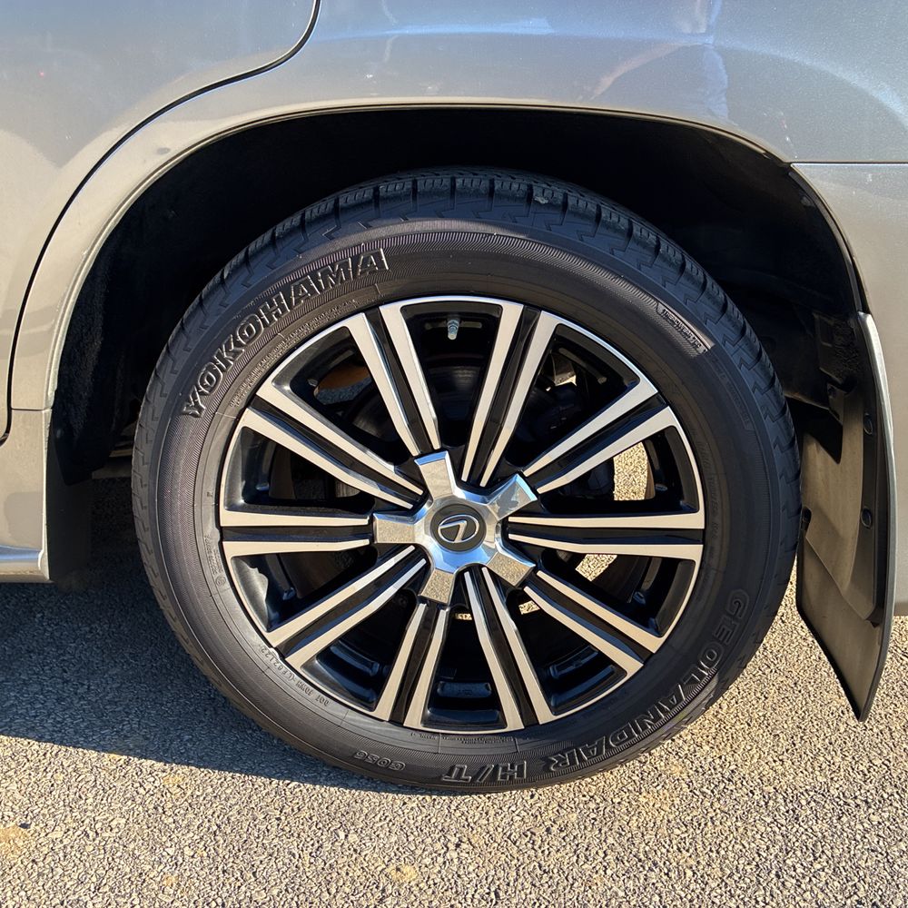 2019 Lexus LX 570 Three-Row