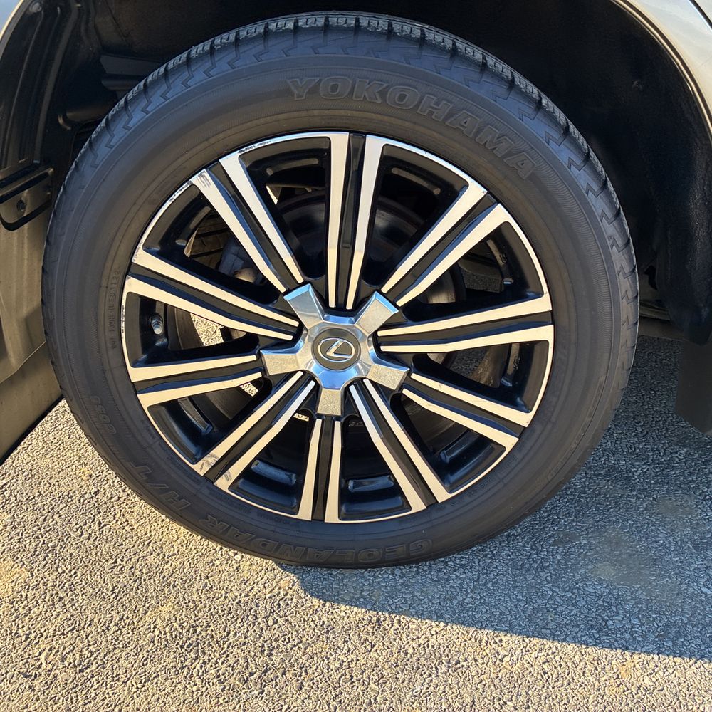 2019 Lexus LX 570 Three-Row